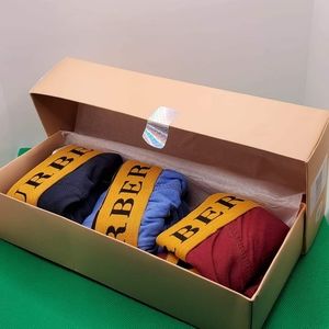 1 paquet Burberry + 1 paquet Gucci